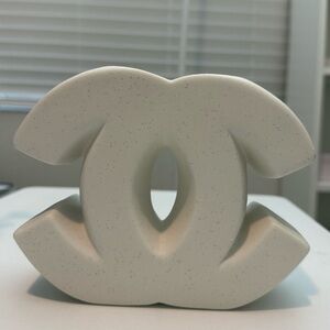 Unbranded White vase (no roses)